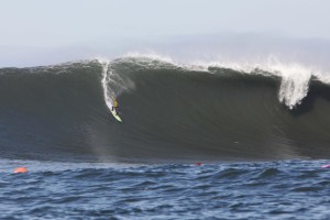 Leia mais sobre o artigo Confira o vídeo da etapa de ondas grandes que aconteceu em Mavericks, norte da Califórnia